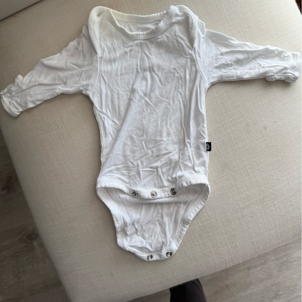 Kyte BABY White Long Sleeve Bodysuit
